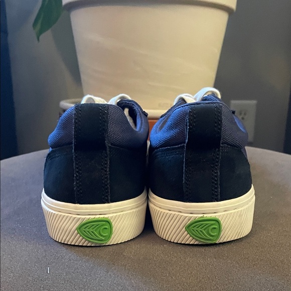 Cariuma Navy and White Sneakers - Picture 4 of 9